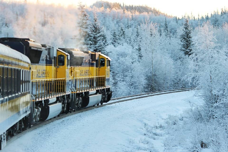 mejores destinos para viajar este 2023 ferrocarril de Alaska